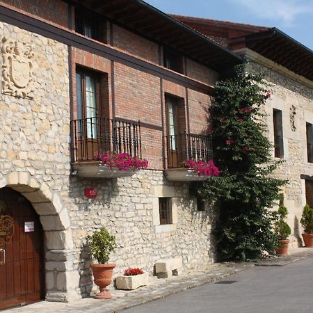 Hotel Casona Los Caballeros Santillana del Mar Exterior foto