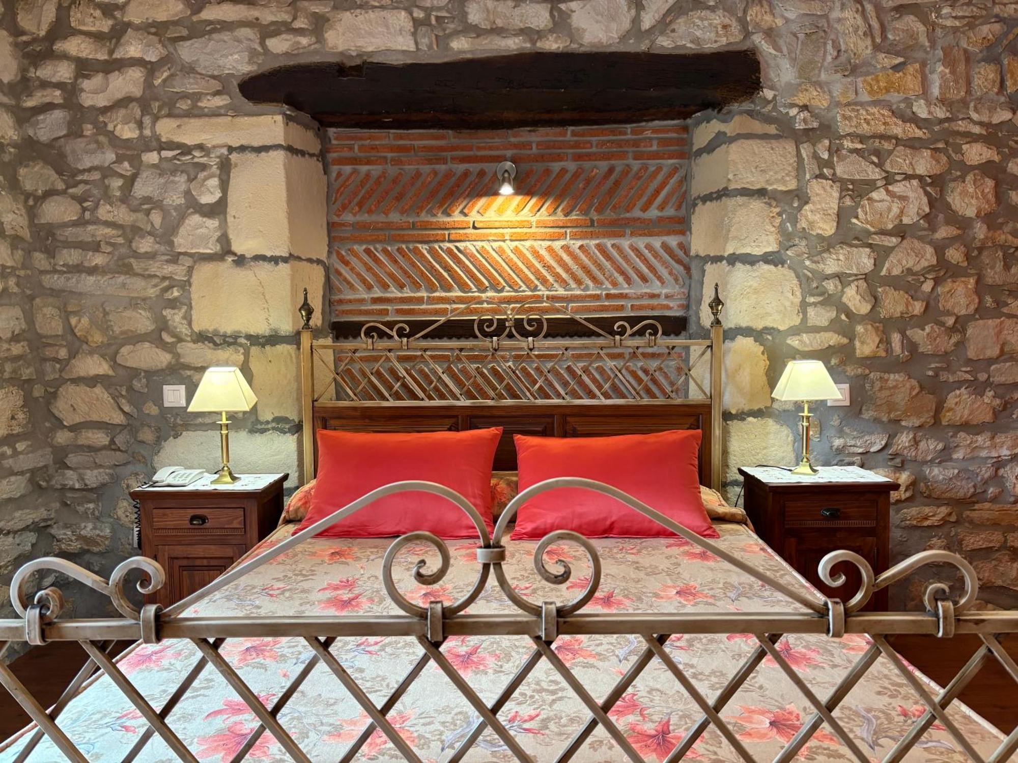 Hotel Casona Los Caballeros Santillana del Mar Exterior foto